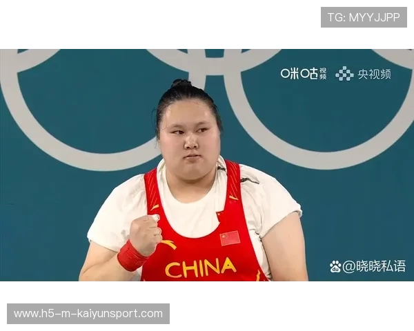 中国举重青年选手在国际赛场获教练团点赞